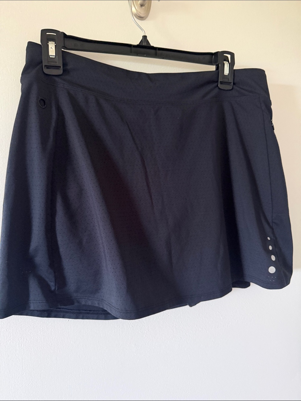 L.L. Bean Black Circle Skater Golf/Active Skirt with Reflective Dots